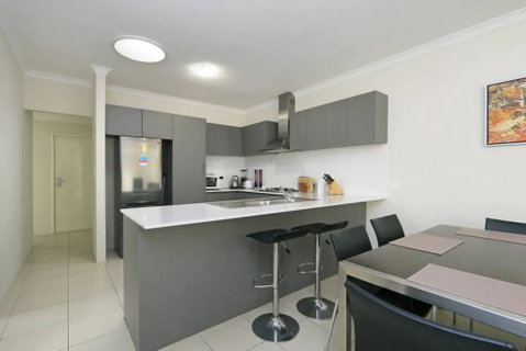Stunning Home Near Scarborough Beach Sleeps 11 - Tourism Townsville 1