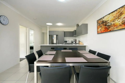 Stunning Home Near Scarborough Beach Sleeps 11 - Tourism Townsville 2