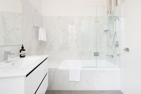 STUNNING SYDNEY HOME 10 - Tourism Townsville 3