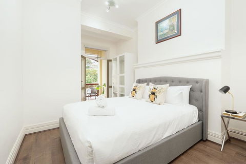 STUNNING SYDNEY HOME 10 - Tourism Townsville 2
