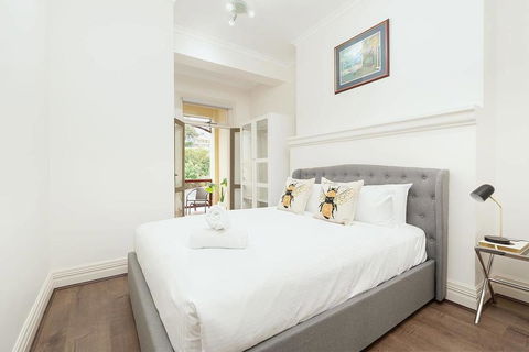 STUNNING SYDNEY HOME 6 - Tourism Townsville 1
