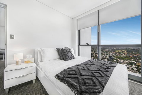 Stunning Views On The 41st Floor - Tourism Townsville 1