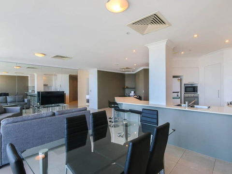 Stylish 3 Bedroom Apartment In Goldcoast - Tourism Townsville 0