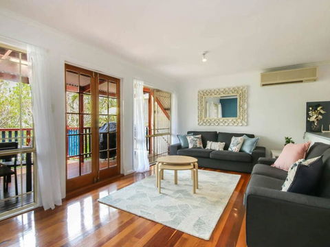 Stylish 3 Bedroom Family Home In Leafy Paddington - Tourism Townsville 3