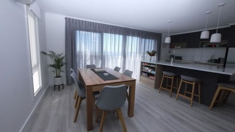 Stylish Holiday Unit - Tourism Townsville 1