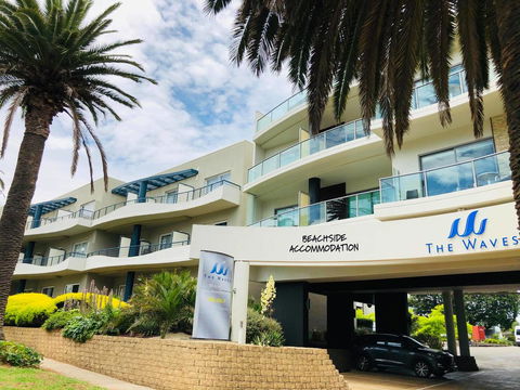 Stylish Island Getaway - BEACHFRONT APARTMENT - Tourism Townsville 1