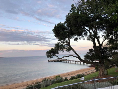 Stylish Island Getaway - BEACHFRONT APARTMENT - Tourism Townsville 3
