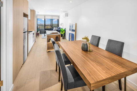 Stylish One-Bed Apartment With Balcony And Parking - Tourism Townsville 2
