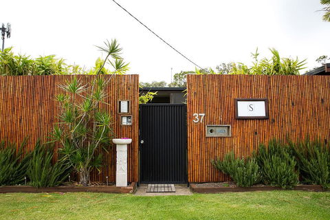 Suburban Sanctuary - Tourism Townsville 0