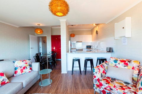 Summit 9 - Modern And Stylish Newly Renovated Apartment - Tourism Townsville 3