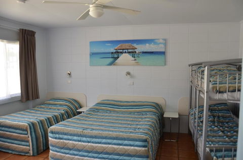 Sunburst Motel - Tourism Townsville 1