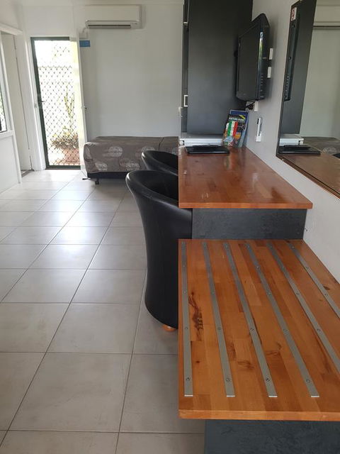 Sunseeker Motel - Tourism Townsville 1