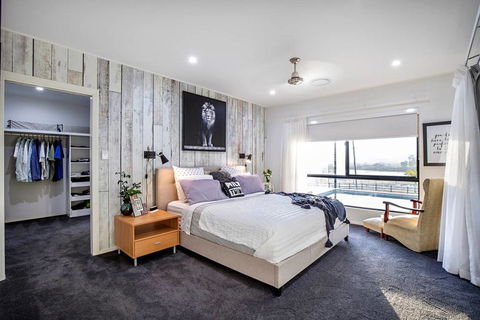 Sunset Penthouse Couples Retreat, Close To Airlie Beach, Champagne On Arrival - Tourism Townsville 0