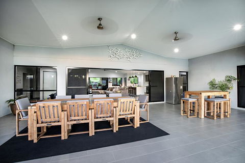 Sunset Penthouse Couples Retreat, Close To Airlie Beach, Champagne On Arrival - Tourism Townsville 2