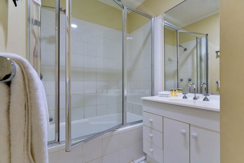 Sunset Waters Apartments - Tourism Townsville 3