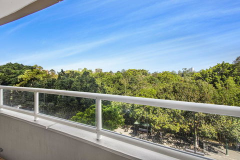 Super Convenient Apartment With Garden Views - Tourism Townsville 0
