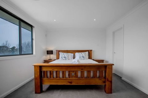 Superb Luxe 5BR House@Point Cook Near Lake - Tourism Townsville 1