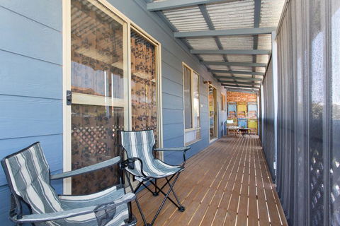 Surf And Sunsets, Beach Holiday Home Mandurah - Tourism Townsville 0