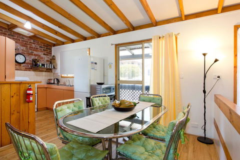 Surf And Sunsets, Beach Holiday Home Mandurah - Tourism Townsville 2