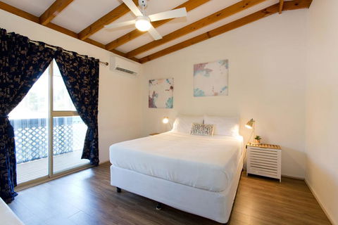Surf And Sunsets, Beach Holiday Home Mandurah - Tourism Townsville 3