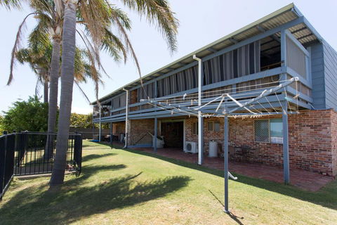 Surf And Sunsets, Beach Holiday Home Mandurah - Tourism Townsville 1