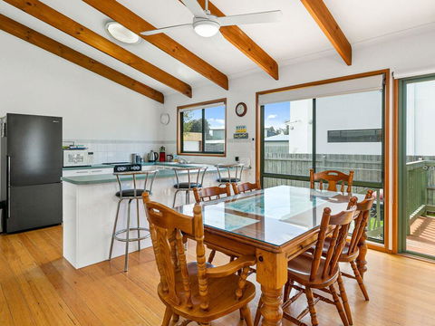 Surf Rest'n Bay - Tourism Townsville 3