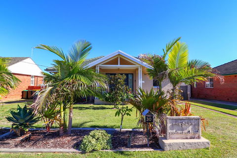 Surfside - Tourism Townsville 0
