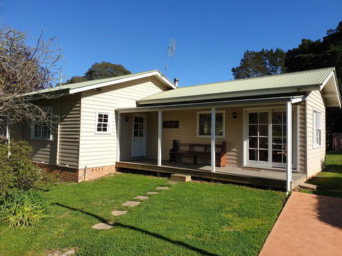 Sutton Forest Cottage - Tourism Townsville 0