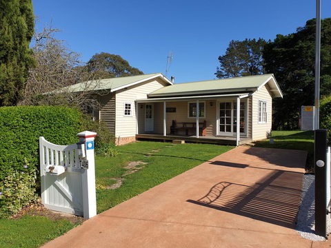 Sutton Forest Cottage - Tourism Townsville 1