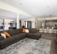 Swanway - Pet Friendly - 10 Min Walk to Beach - Tourism Townsville