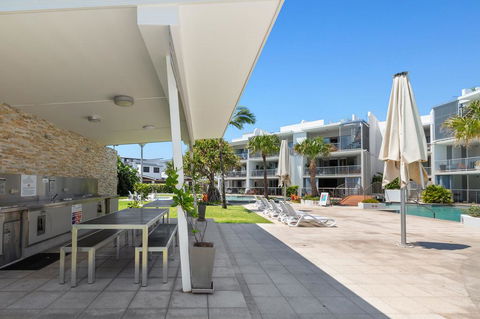 SWIM UP DRIFT APARTMENT 12 South - Tourism Townsville 1