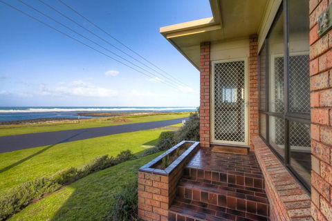 Swimmers' Rest - Uninterrupted Panoramic Ocean Views - Tourism Townsville 0
