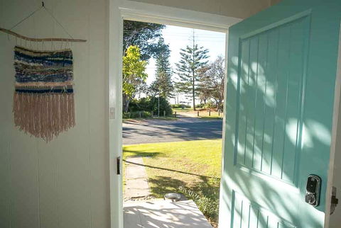 Tallowood Beachfront Cottage - Tourism Townsville 2
