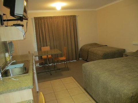 Tambo Mill Motel & Caravan Park - Tourism Townsville 3