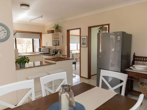 Taranaki Beach House - Tourism Townsville 0