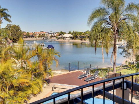 Tarcoola 41 - 5 BDRM Canal Home With Pool - Tourism Townsville 3