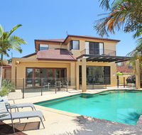 Tarcoola 41 - 5 BDRM Canal Home with Pool - Tourism Townsville