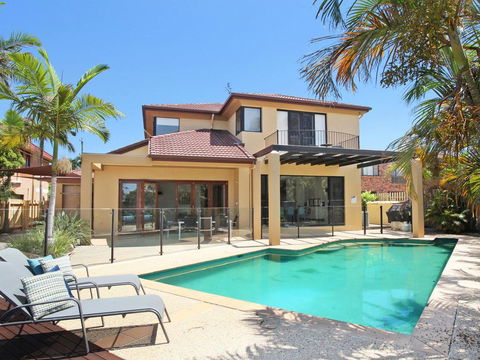 Tarcoola 41 - 5 BDRM Canal Home With Pool - Tourism Townsville 0