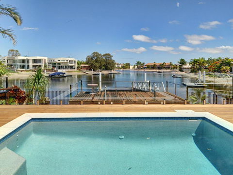 Tarcoola 49 - 4 BDRM Canal Home With Pool - Tourism Townsville 3
