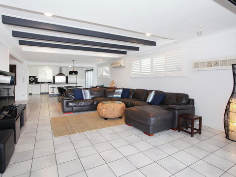 Tarcoola 49 - 4 BDRM Canal Home With Pool - Tourism Townsville 1