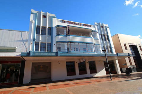 Tattersalls Hotel - Tourism Townsville 0
