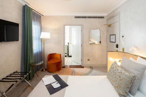 Tattersalls Hotel - Tourism Townsville 1