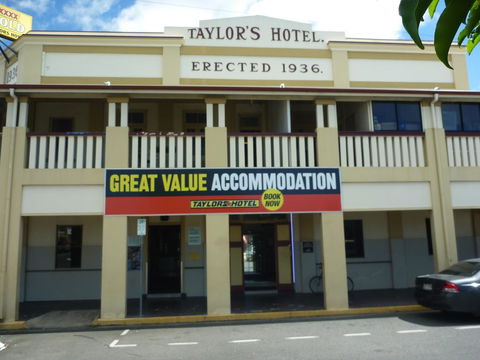 Taylors Hotel - Tourism Townsville 0