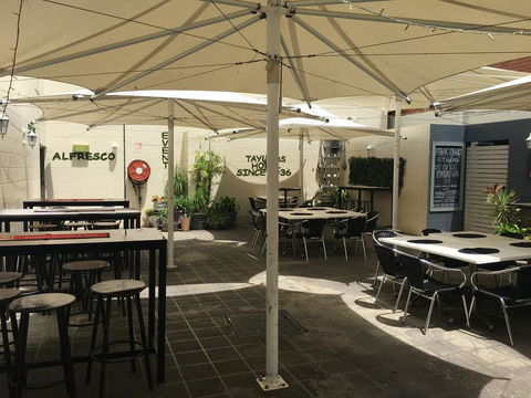 Taylors Hotel - Tourism Townsville 1