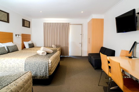 Tea House Motor Inn - Tourism Townsville 1