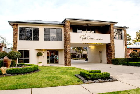 Tea House Motor Inn - Tourism Townsville 0