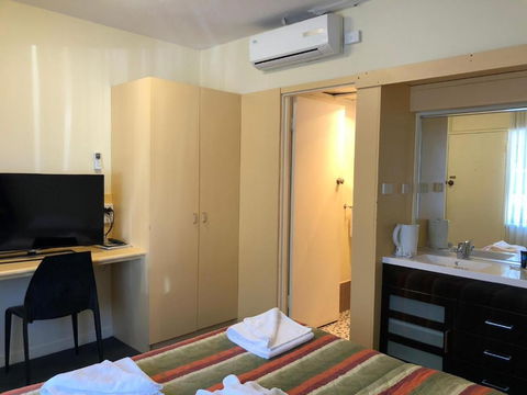 The Astor Suites - Tourism Townsville 1