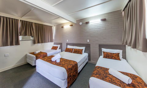The Australian Hotel Murgon - Tourism Townsville 1
