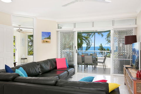 The Beach House 3BR Waterfront Apartment, Own WIFI - Tourism Townsville 2