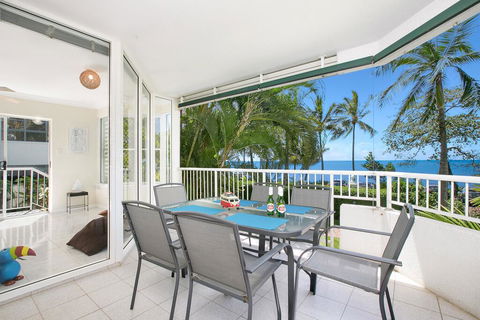 The Beach House 3BR Waterfront Apartment, Own WIFI - Tourism Townsville 1